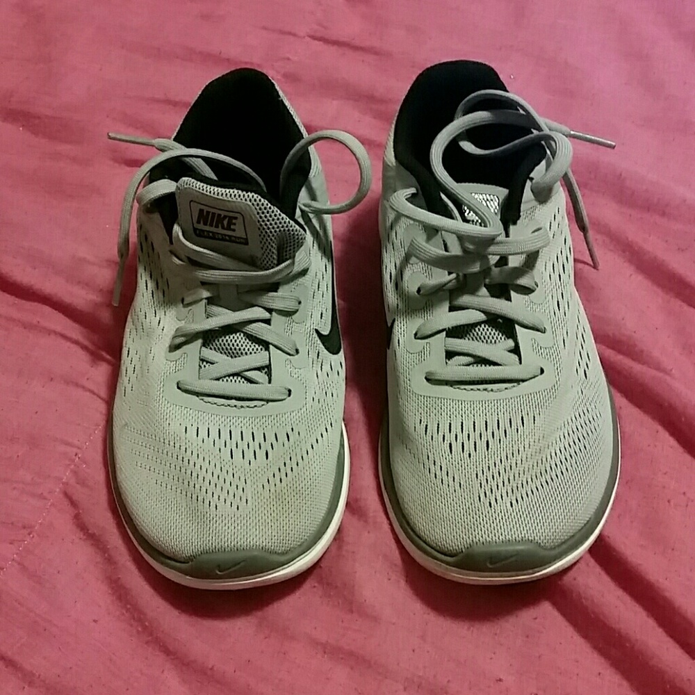 Boy's Gray Nike Tennis Shoes